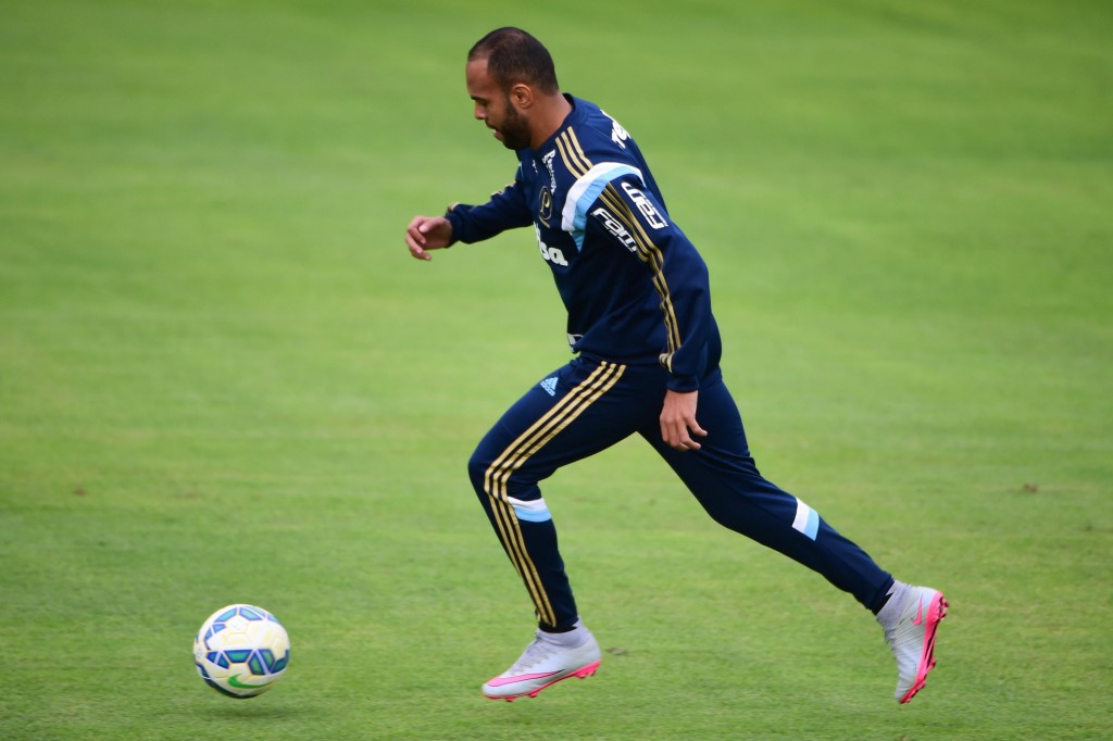 Centroavante não pôde jogar na Copa do Brasil, mas deve ser titular no domingo (Foto: Djalma Vassão/Gazeta Press)