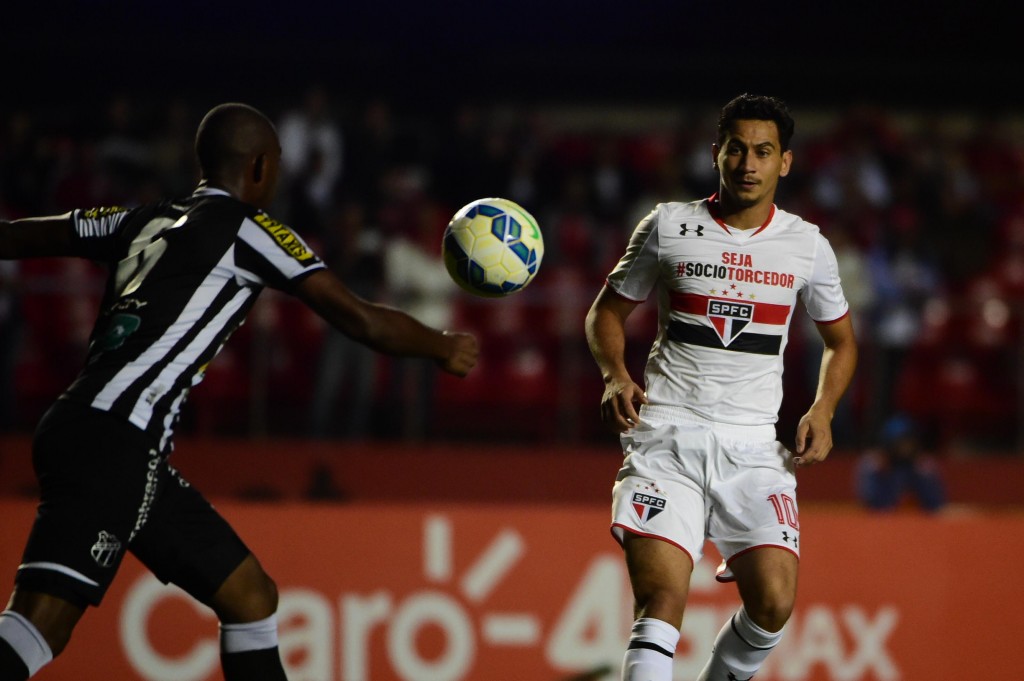 Meia voltou a ser insultado na derrota por 2 a 1 para o Ceará (foto: Djalma Vassão/Gazeta Press)
