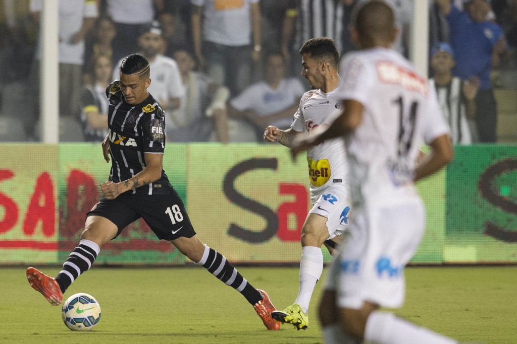 Luciano se machucou sozinho na derrota para o Santos (foto: Daniel Augusto Jr./Agência Corinthians)