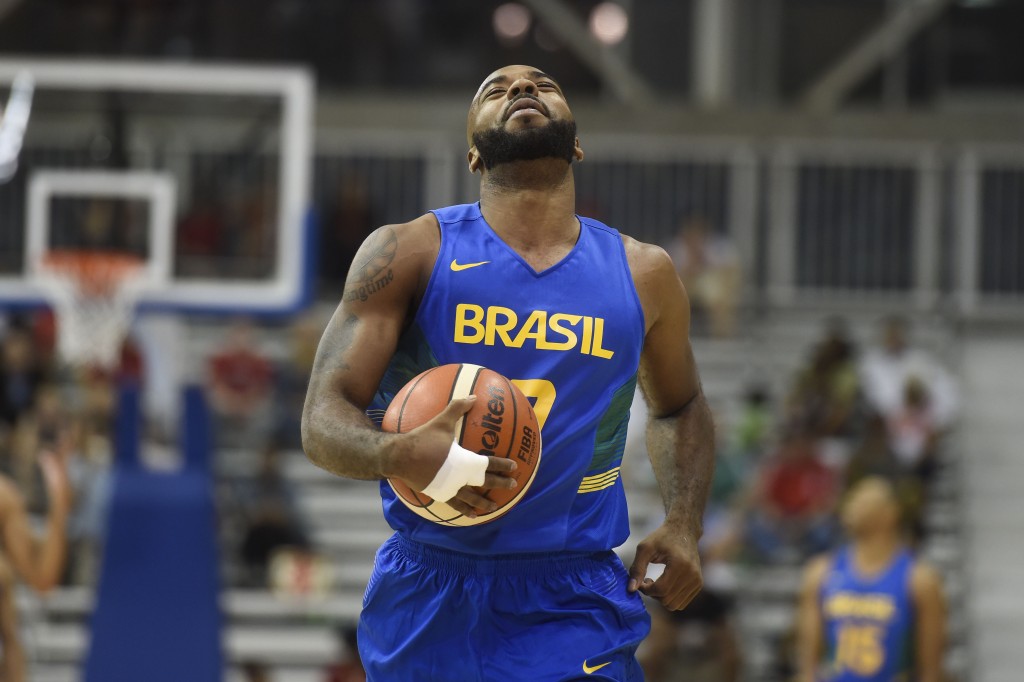 A naturalização do norte-americano Larry Taylor foi defendida pelo técnico Rubén Magnano. (Foto: William Lucas/Inovafoto)