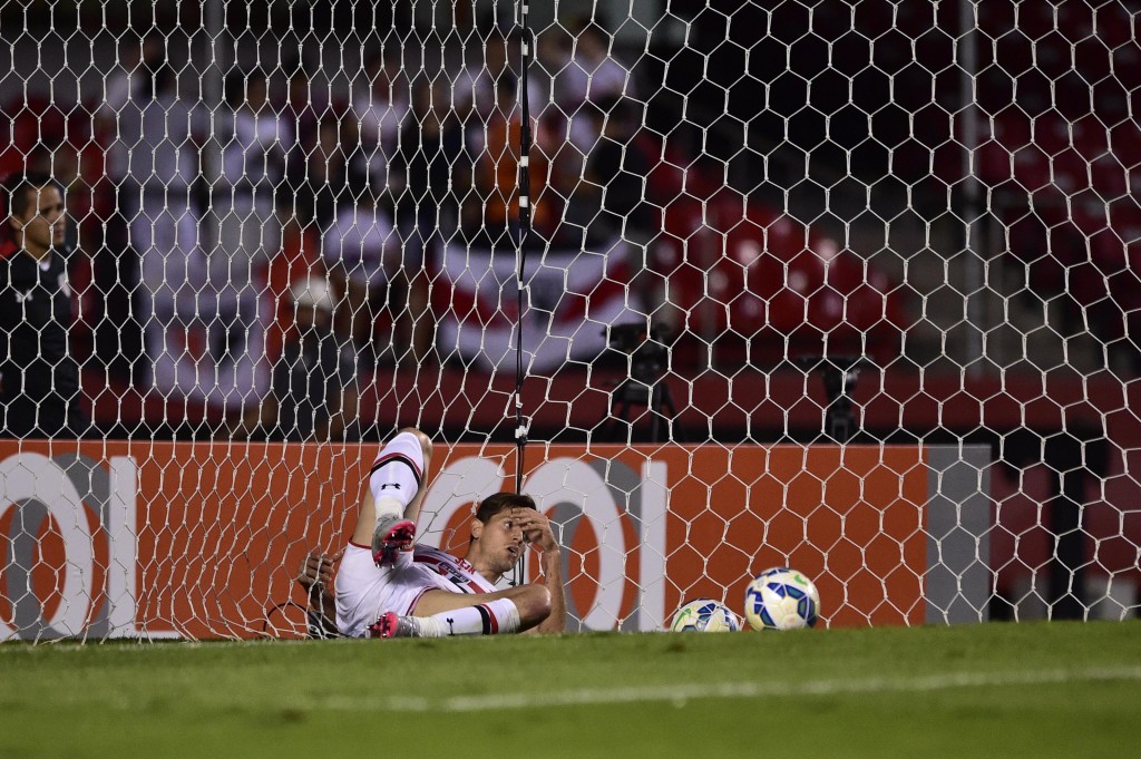 Toloi caiu em descrédito com boa parte da torcida do São Paulo (foto: Sergio Barzaghi/Gazeta Press)