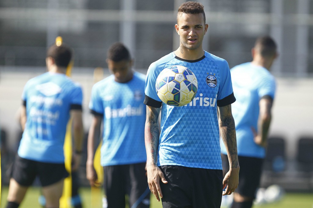 Luan retorna ao time para liderar setor ofensivo gremista no Moisés Lucarelli (Foto: Lucas Uebel/GFBPA)