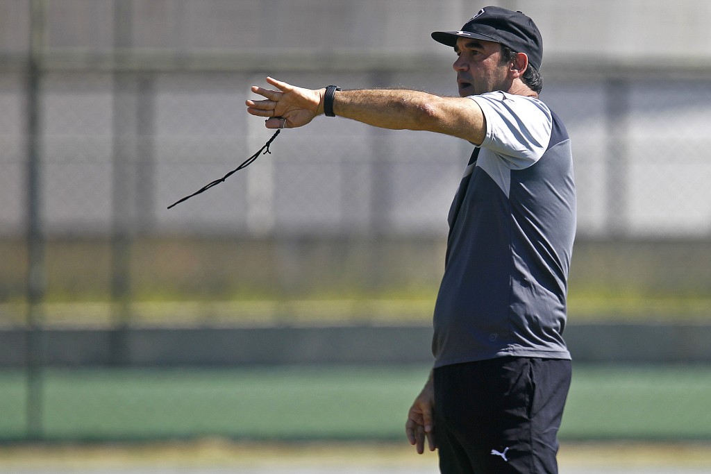 Ricardo Gomes comandou treino desta sexta-feira (Foto: Vitor Silva/SSPress)