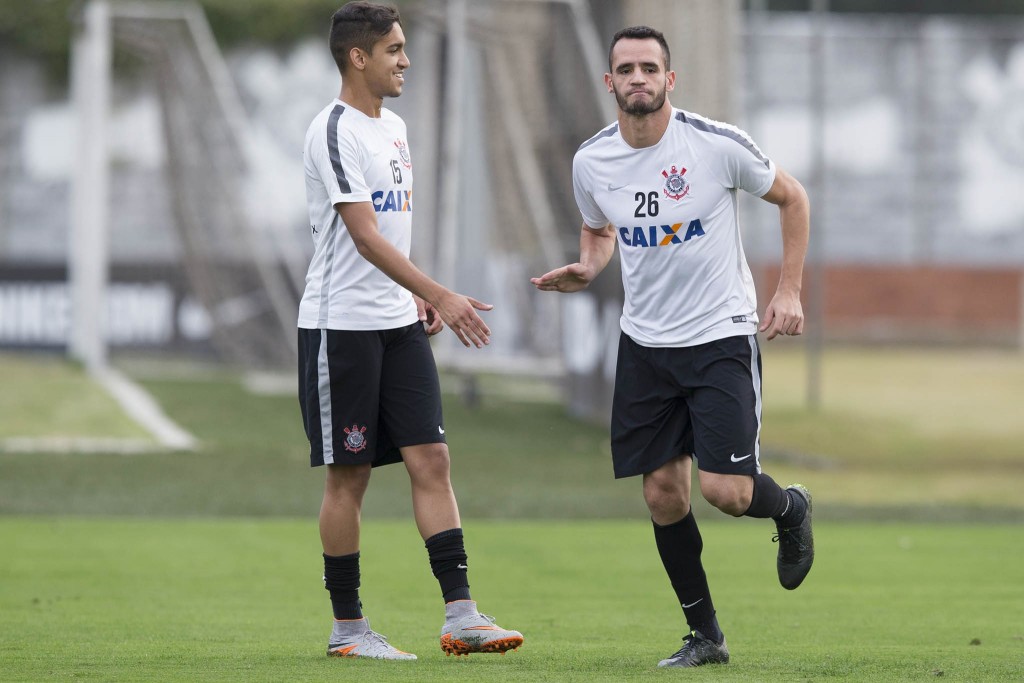 Matheus Pereira tem deixado Renato Augusto bem impressionado (foto: Daniel Augusto Jr./Agência Corinthians)