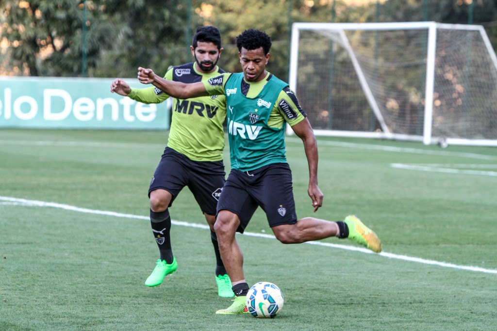 Edcarlos assume a vaga de Léo Silva, suspenso, neste domingo (Foto: Bruno Cantini/Flickr do Atlético-MG)