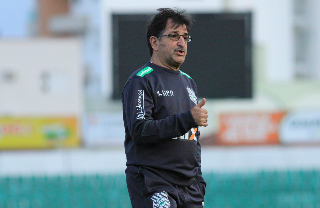 René Simões estreou no comando do Figueira com vitória diante do Sport (Foto: Luiz Henrique/Figueirense)