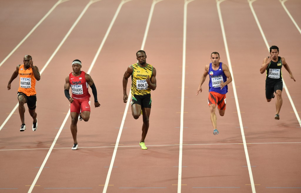 Velocista Usain Bolt liderou sua bateria com tranquilidade. (Foto: Pedro Ugarte/AFP)
