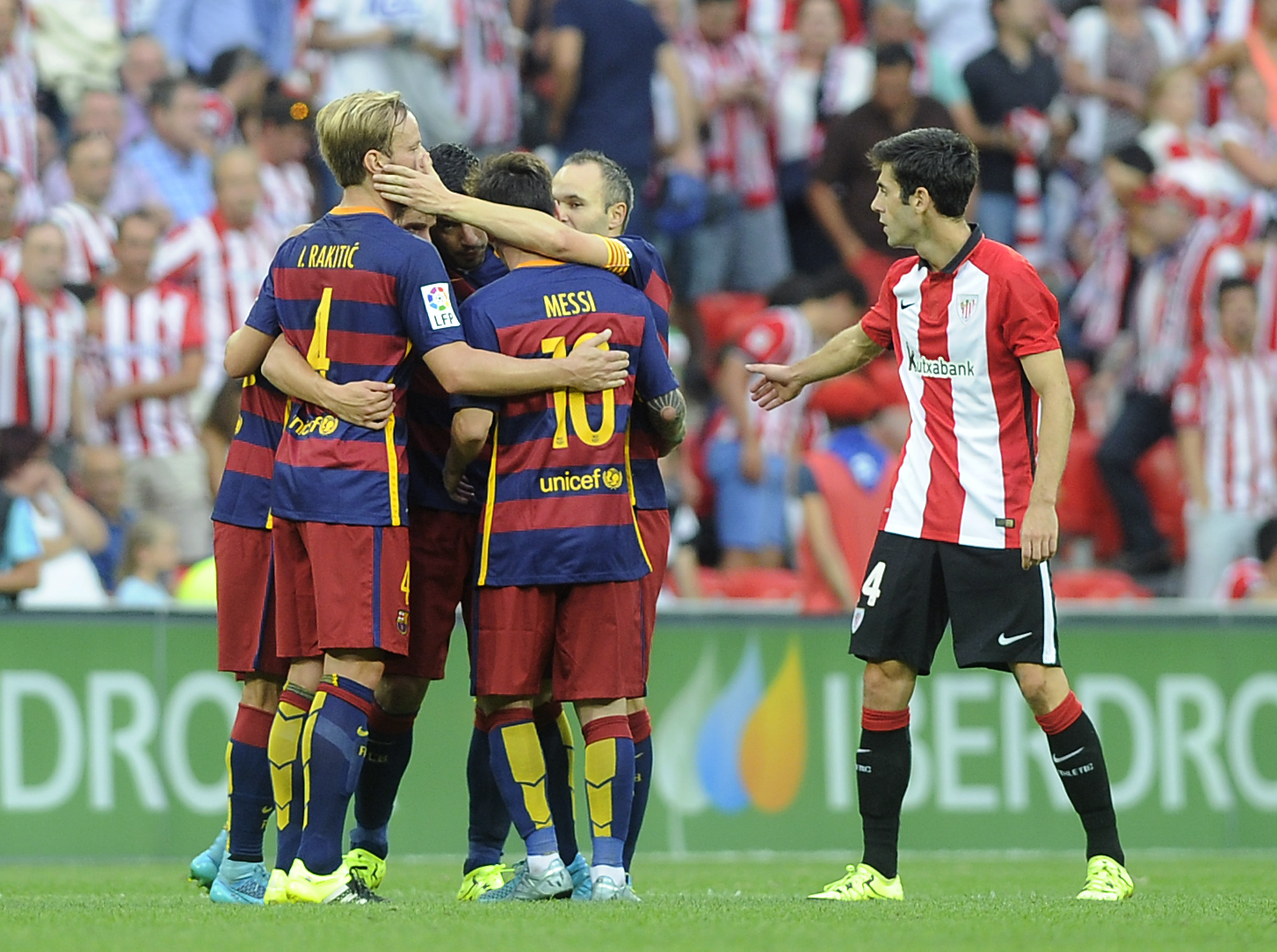 Barcelona players celebrate their victory by 1-0 at the end of the Spanish league football match Athletic Club Bilbao vs FC Barcelona at the San Mames stadium in Bilbao on August 23, 2015. AFP PHOTO/ ANDER GILLENEA