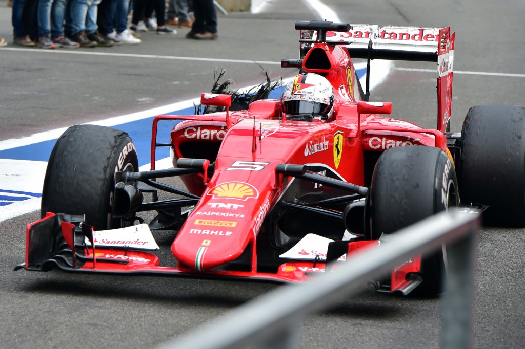 Problema no pneu traseiro direito tirou pódio de Vettel. (Foto: Andrej Isakovic)