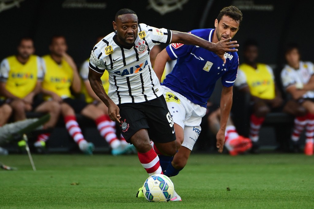 Love simplificou contra o Cruzeiro e teve sucesso (foto: Djalma Vassão/Gazeta Press)