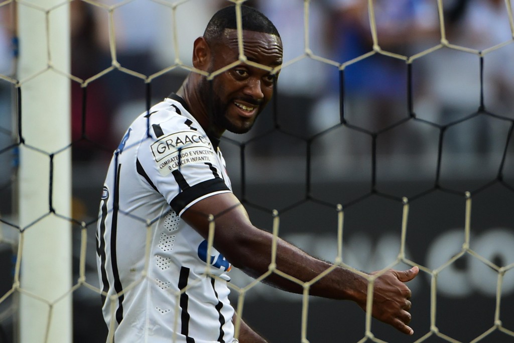 Vagner Love reencontrou a rede após mais de um mês e meio (foto: Djalma Vassão/Gazeta Press)