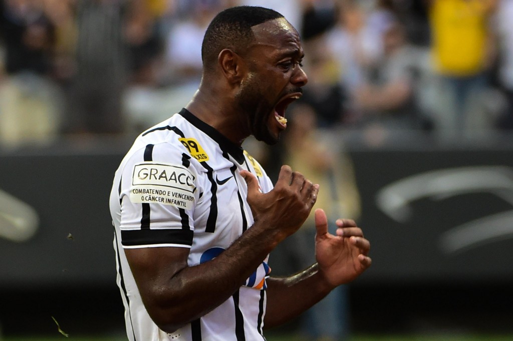 Vagner Love viveu uma tarde de redenção na ZL (foto: Djalma Vassão/Gazeta Press)