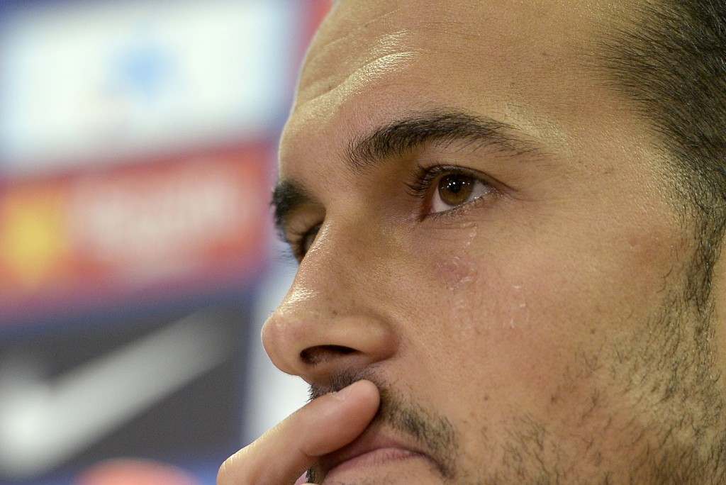Após balançar as redes na estreia no Chelsea, Pedro retornou a Barcelona para se despedir oficialmente (foto: AFP) 