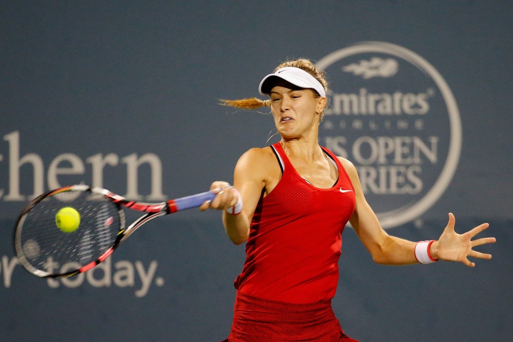 A canadense Eugenie Bouchard perdeu sua 10ª estreia no ano, dessa vez para a italiana Roberta Vinci (Foto: Rob Carr/Getty Images/AFP)