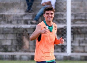 Volante valorizou equipe do Brasília antes do confronto desta terça-feira pela Sul-Americana (Foto: Goiás E.C./Divulgação)