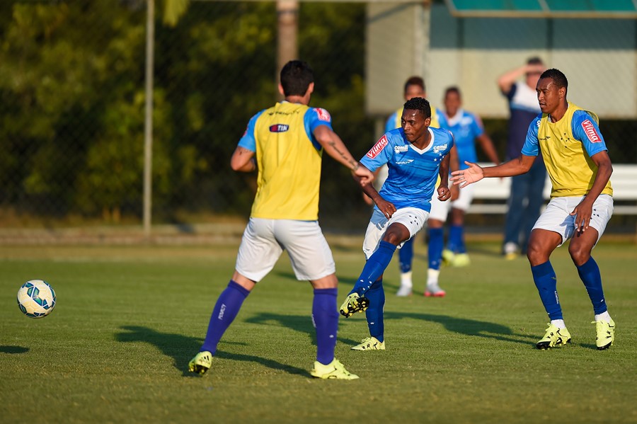 Marquinhos quer Cruzeiro acreditando em uma reação na temporada (Foto: Pedro Vilela/Light Press)