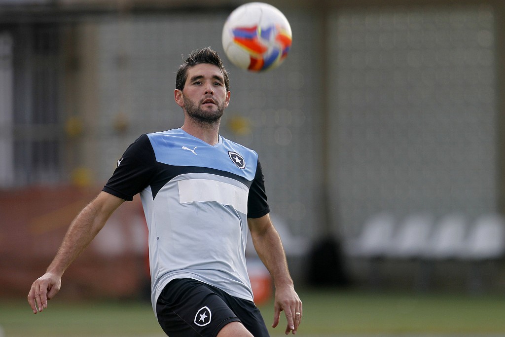 Navarro se recupera de uma lesão muscular (Foto: Vitor Silva/SSPress)
