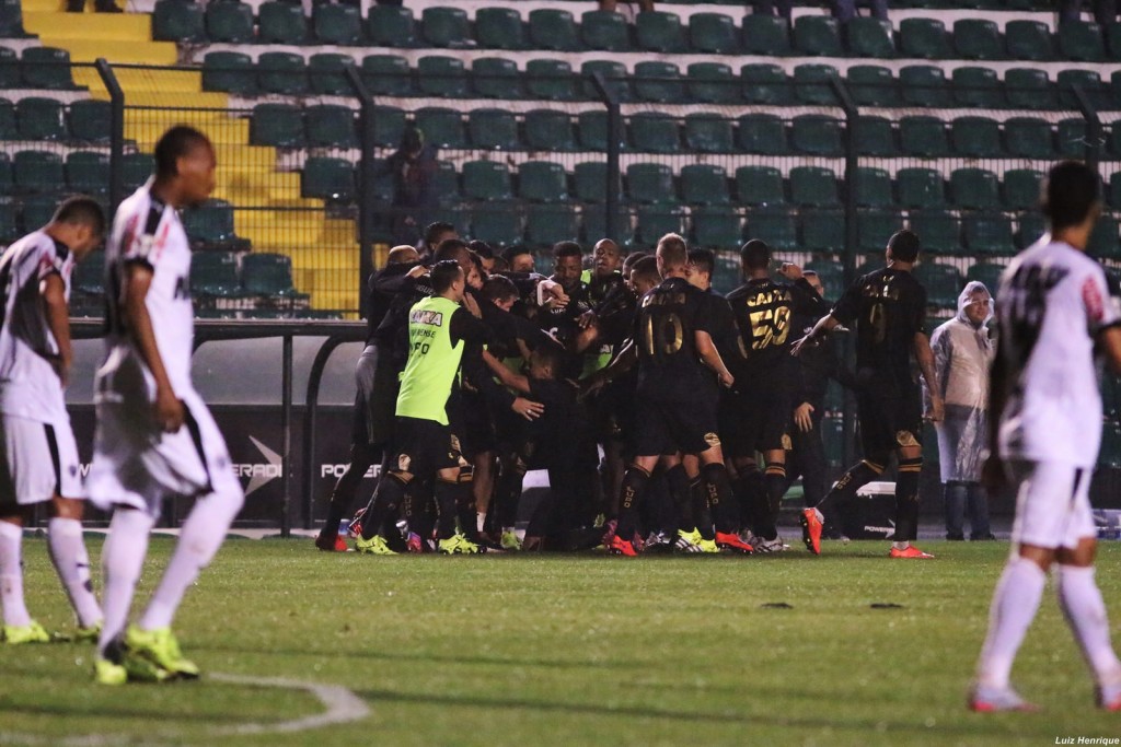 Debaixo de muita chuva, Figueirense avança para as quartas de final da Copa do Brasil (Figueirense/Divulgação)