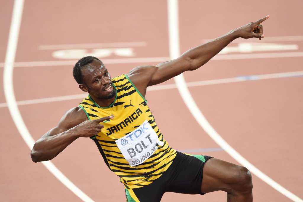 Bolt faz sua comemoração tradicional ao conquistar o tetracampeonato mundial nos 200m rasos (foto: Pedro Ugarte/AFP)