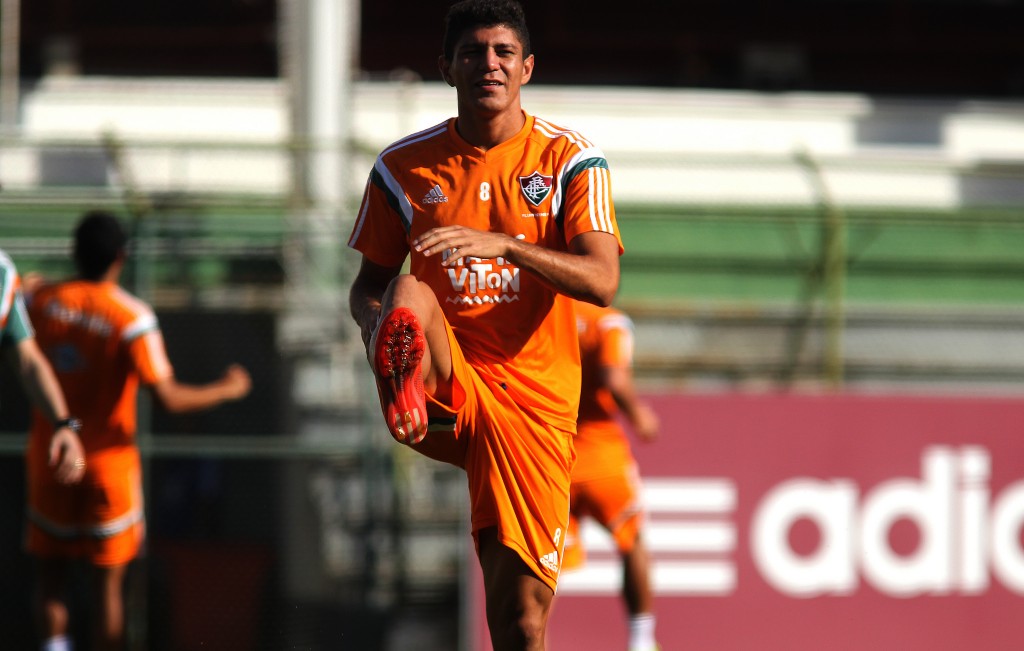 O volante Edson sofreu uma fratura no nariz e poderá desfalcar o Fluminense na partida contra o Galo (Foto: Nelson Perez/Fluminense F.C.)