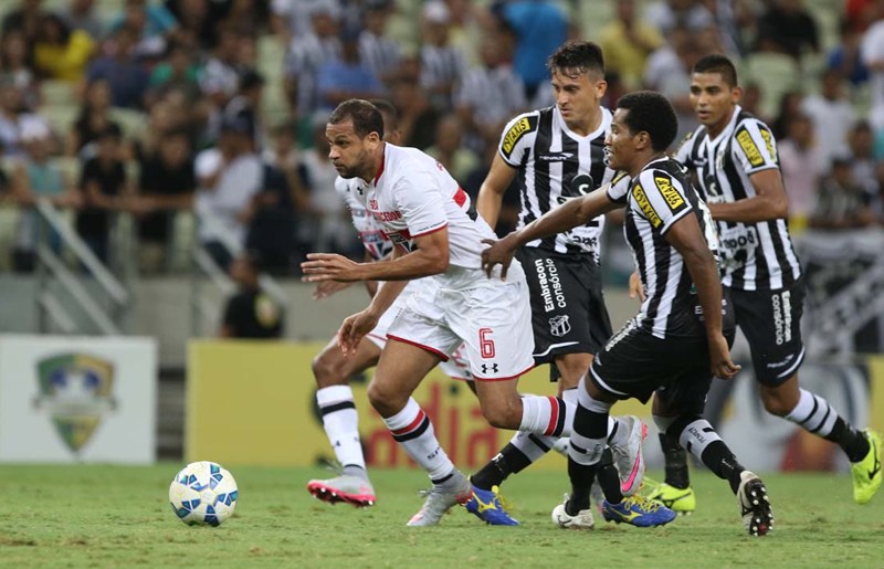 Carlinhos minimiza recorrentes mudanças de posição no São Paulo