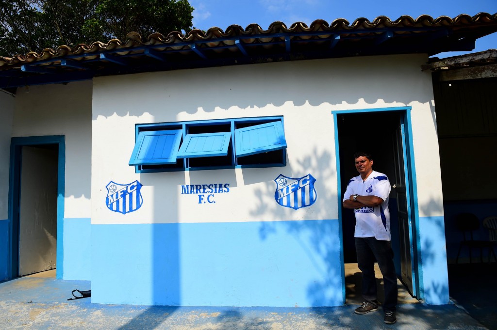 Claudinho escolheu a sede do Maresias Futebol Clube para se pronunciar como o pai biológico de Gabriel (Foto: Sergio Barzaghi/Gazeta Press)