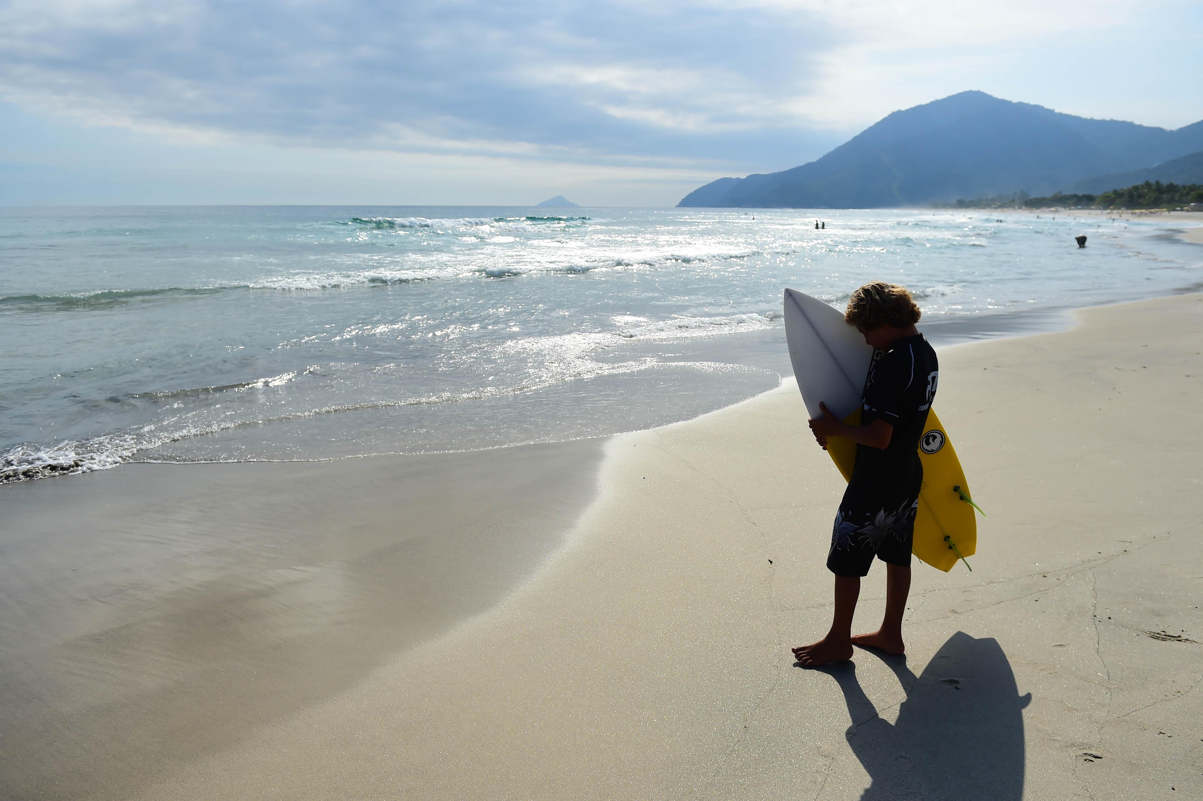 Inédito título mundial faz pais buscarem novos Medinas em Maresias. Foto: Sergio Barzaghi/Gazeta Press
