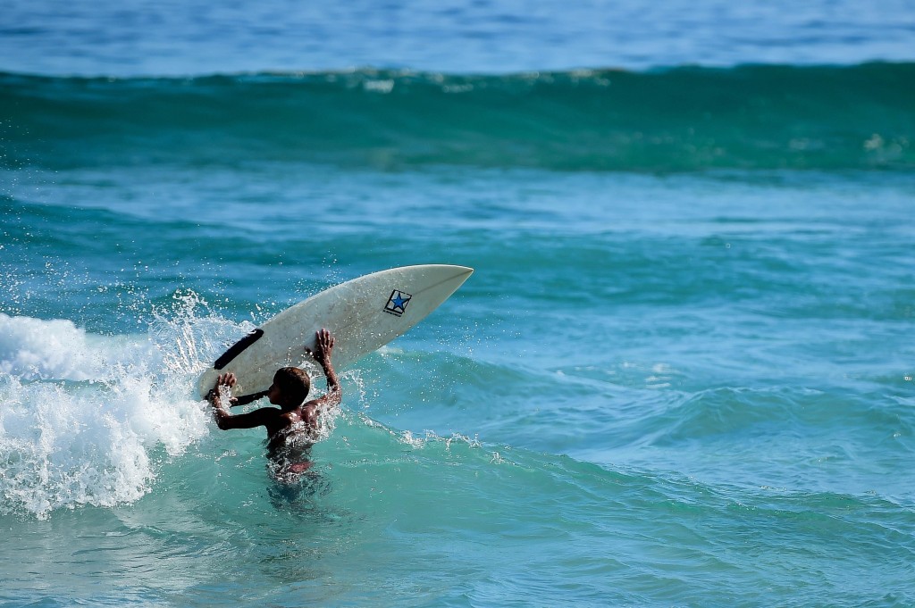O primeiro campeão mundial brasileiro foi moldado nas ondas de Paúba (canto inferior direito) e Maresias (Foto: Sergio Barzaghi/Gazeta Press)