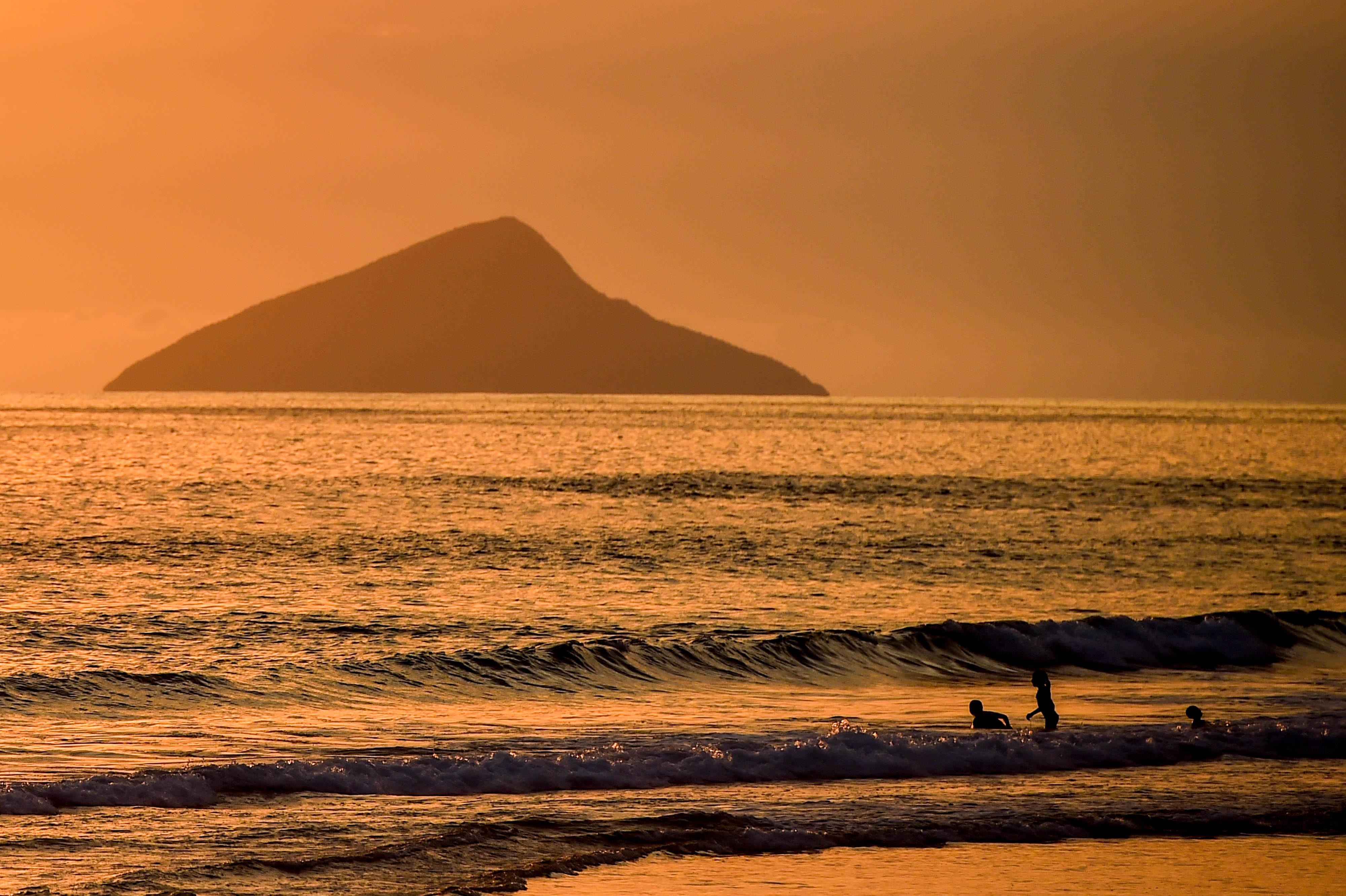 Prefeito aprova ideia de Ribas e já imagina local do busto de Medina. Foto: Sergio Barzaghi/Gazeta Press
