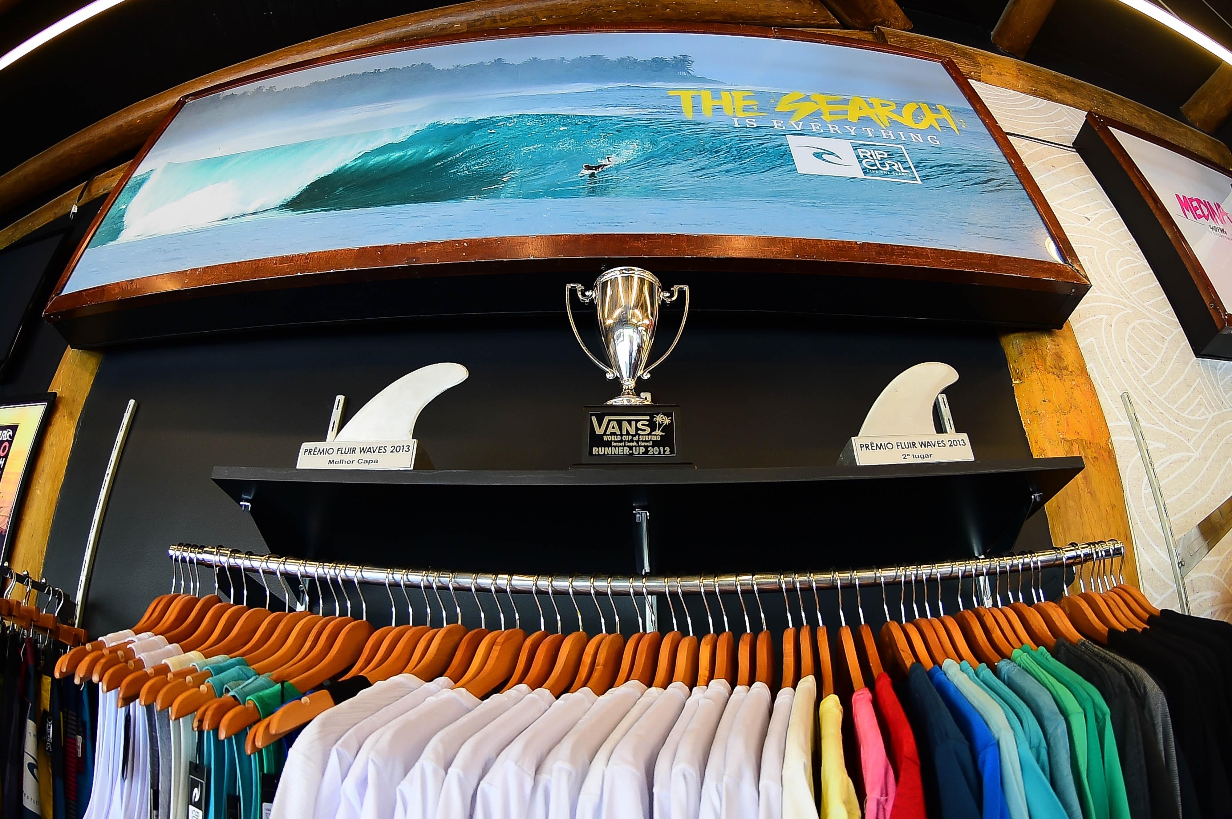 Sucesso mundial de Medina dobra preços de pranchas em loja familiar. (Foto: Sergio Barzahhi/Gazeta Press)