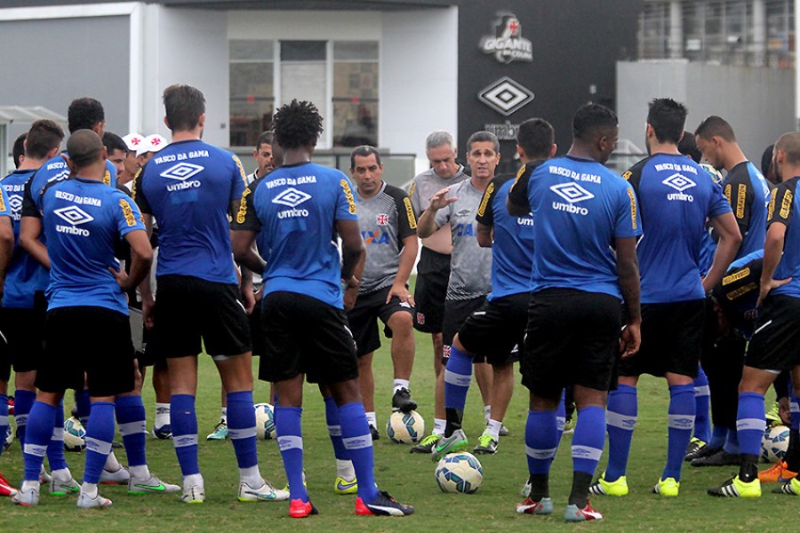 O Vasco quer aproveitar o embalo da Copa do Brasil para sair do buraco na Série A (Foto: Paulo Fernandes/CRVG)