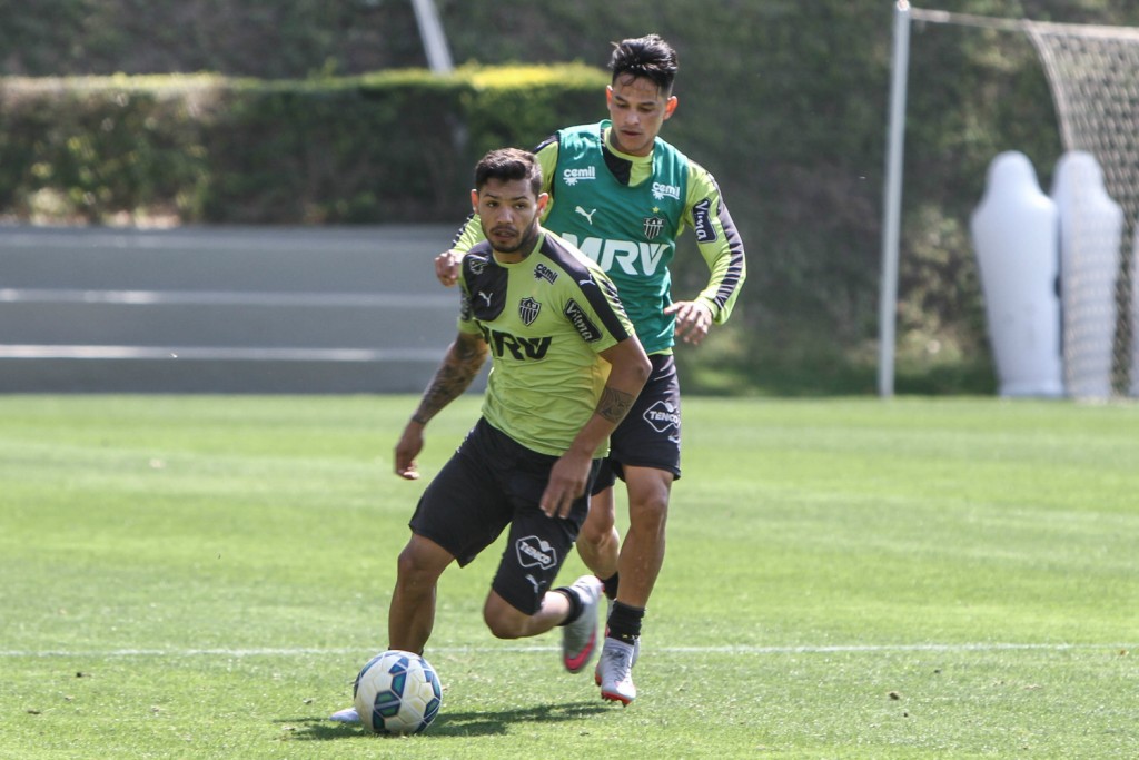 Sem jogar há um mês, Carlos retorna de lesão (Foto: Bruno Cantini/CAM)