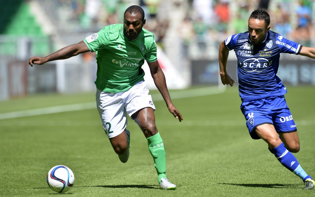 Saint-Etienne's French defender Kevin Theophile-Catherine (L) vies with Bastia's French midfielder Gael Danic (R) during the French L1 football match between Saint-Etienne (ASSE) and Bastia (SCB) on August 30, 2015, at the Geoffroy Guichard Stadium in Saint-Etienne, central France. AFP PHOTO / JEAN-PHILIPPE KSIAZEK