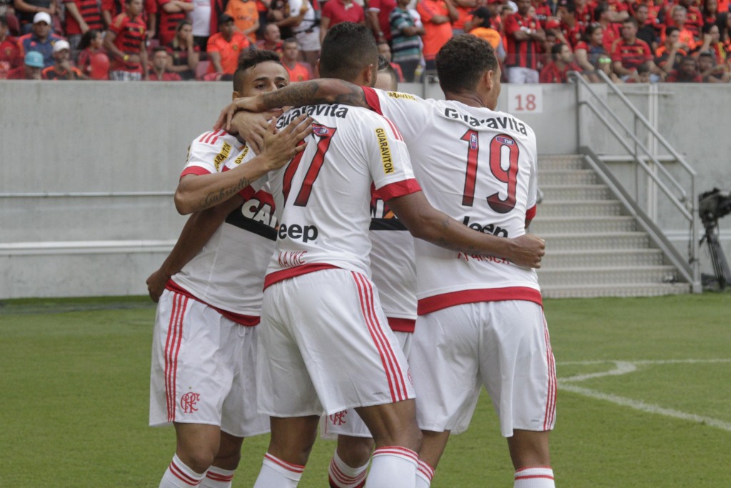 O Flamengo fez sua parte e derrotou o time da casa na Arena Pernambuco (Foto: Gilvan de Souza/CR Flamengo)