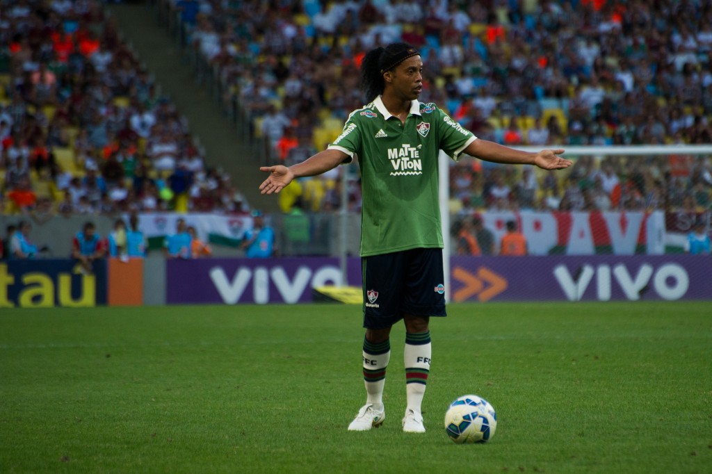 Enderson Moreira fez questão de salientar que Ronaldinho está correndo atrás da boa forma (Foto: Bruno Haddad/Fluminense FC)