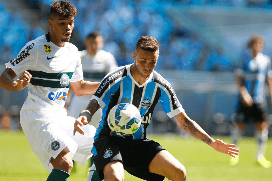 Atacante Luan foi um dos que mais concluiu ao gol diante do Coxa (Foto: Lucas Uebel/Grêmio)