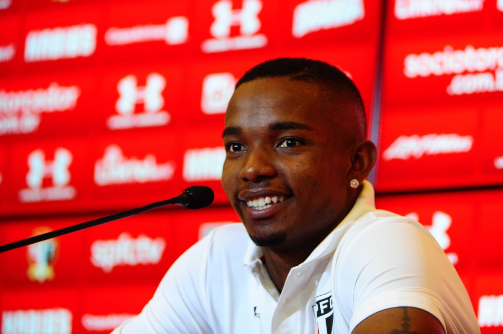 Diante da Ponte Preta, no último sábado, Thiago Mendes teve a oportunidade de ser capitão do Tricolor (Foto:Sergio Barzaghi/Gazeta Press)