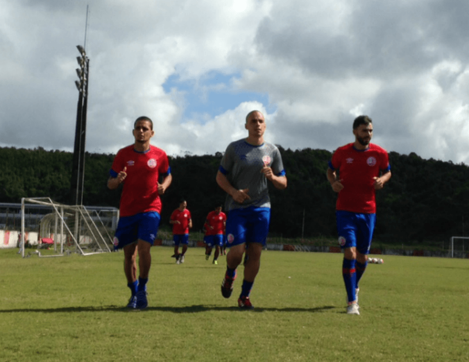 Elenco do Náutico vai a SC para buscar três pontos e se garantir no G4 (Foto: Divulgação/Náutico)