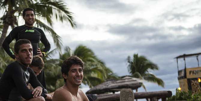 Integrantes da Brazilian Storm no WCT passaram pelo Circuito Brasileiro amador (Foto: Liga Mundial de Surfe)