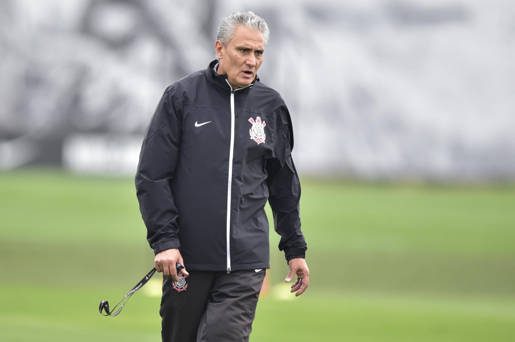Tite não precisou ser questionado sobre o assunto para apoiar o amigo Roger (foto: Fernando Dantas/Gazeta Press)