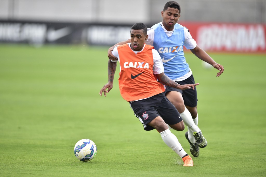 Cria do Corinthians, Malcom já se habituou ao colete laranja de titular (foto: Fernando Dantas/Gazeta Press)