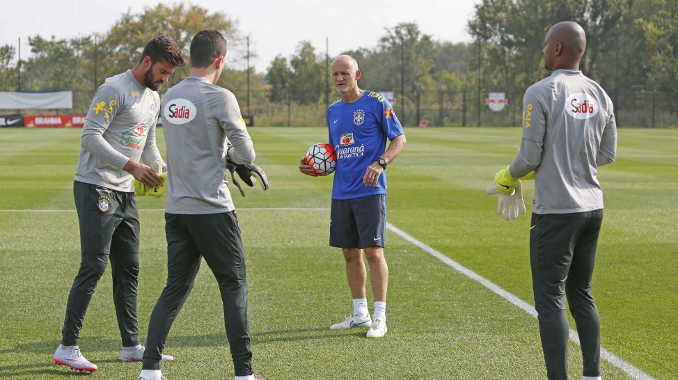 Os goleiros da Seleção são preparados por Taffarel, campeão em 94 (Foto: Rafael Ribeiro/CBF)