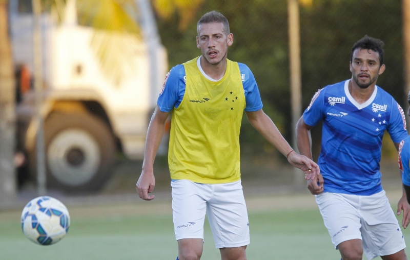 Uillian já fez seu primeiro treino com a equipe nessa quinta (Foto: Washington Alves/Light Press)