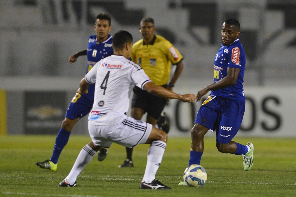 Os jogadores da Ponte Preta fizeram duras críticas ao trabalho do árbitro Emerson Luís Sobral (Mauro Horita/Light Press/Cruzeiro)