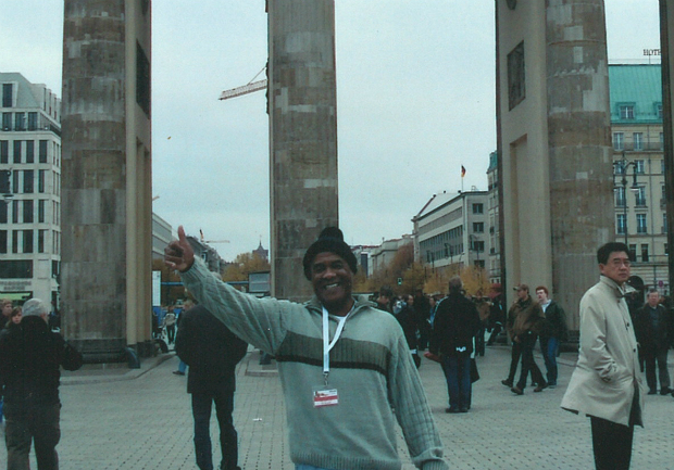 Sem tesão após 7 a 1, Kid Bengala prefere lembrar filmes na Alemanha. Kid Bengala diz ter deixado uma alemã apaixonada em sua passagem pelo país (foto: acervo pessoal)