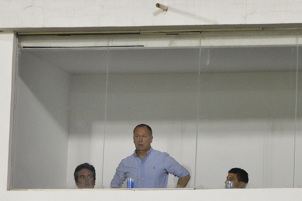 Mano Menezes acompanhou dos camarotes a vitória sobre a Ponte Preta (Mauro Horita/Light Press)