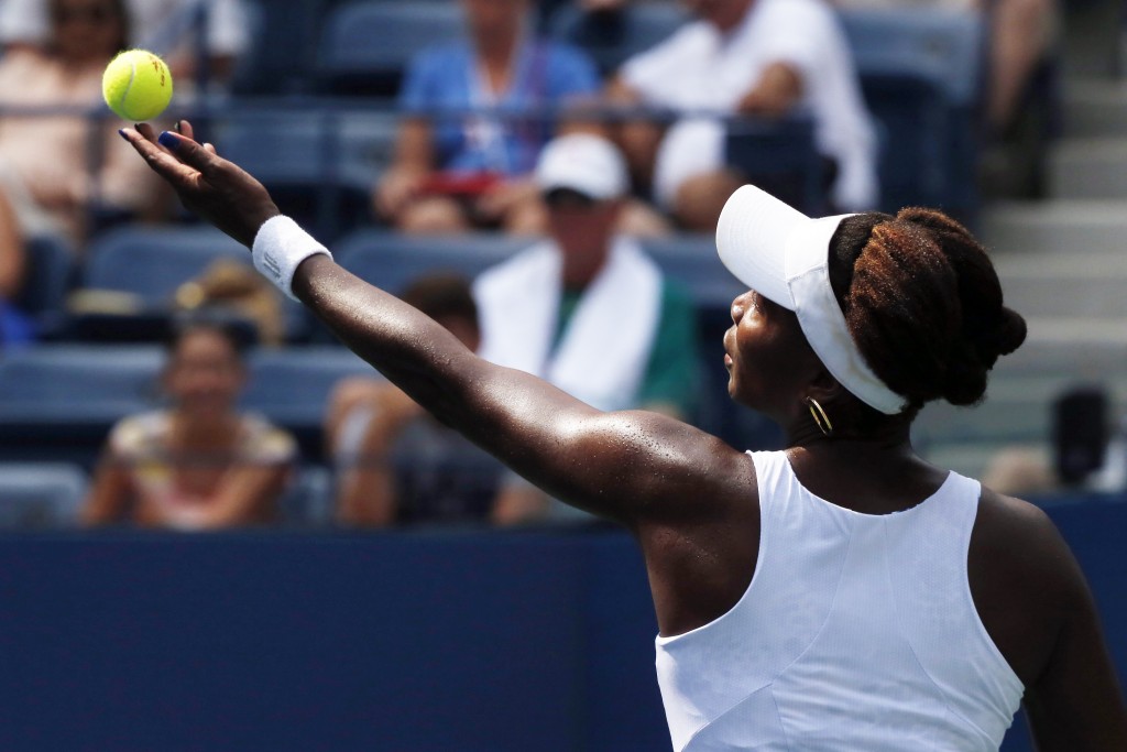 Venus Williams venceu a suíça Belinda Bencic nesta sexta-feira e avançou para a quarta rodada do Aberto dos EUA (Foto: Kena Betancur/AFP)
