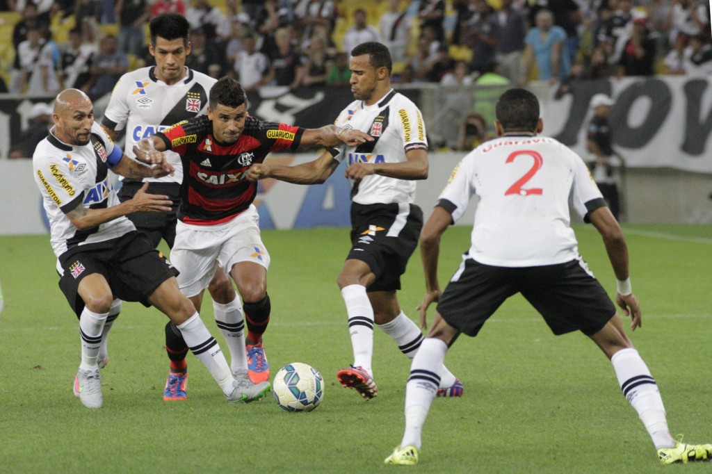 Última partida do meia foi contra o Vasco, no confronto de ida das oitavas da Copa do Brasil (Foto: Gilvan de Souza/CRF)