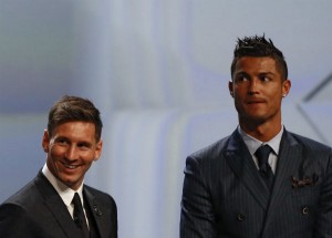 Cristiano Ronaldo e Messi estarão mais uma vez frente a frente na premiação da Bola de Ouro (Foto: AFP)