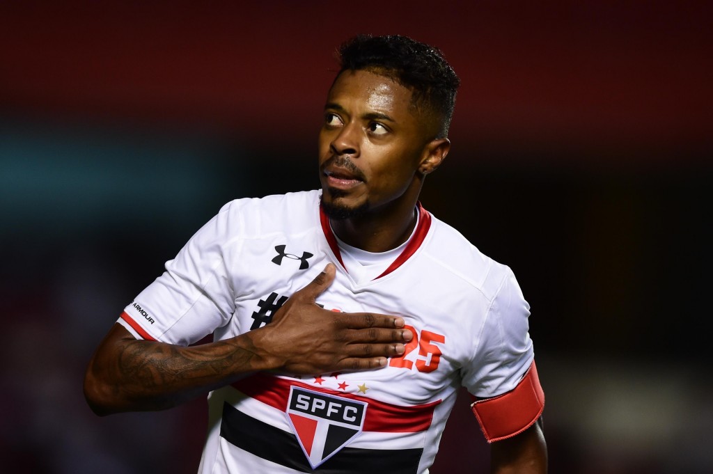 O meia Michel Bastos fez o gol que selou o triunfo do Tricolor no Morumbi e vibrou bastante (Foto: Djalma Vassão/Gazeta Press)
